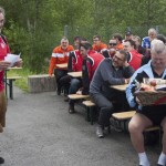 Obmann Günter Gröbl mit Manki, dem Sieger des Schätzspiels 